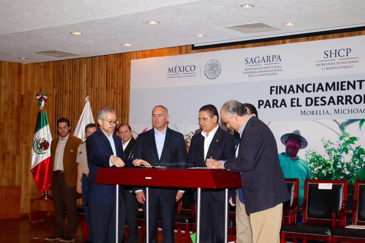 Impulsan Silvano Aureoles e instancias federales desarrollo Agroalimentario en Michoacán