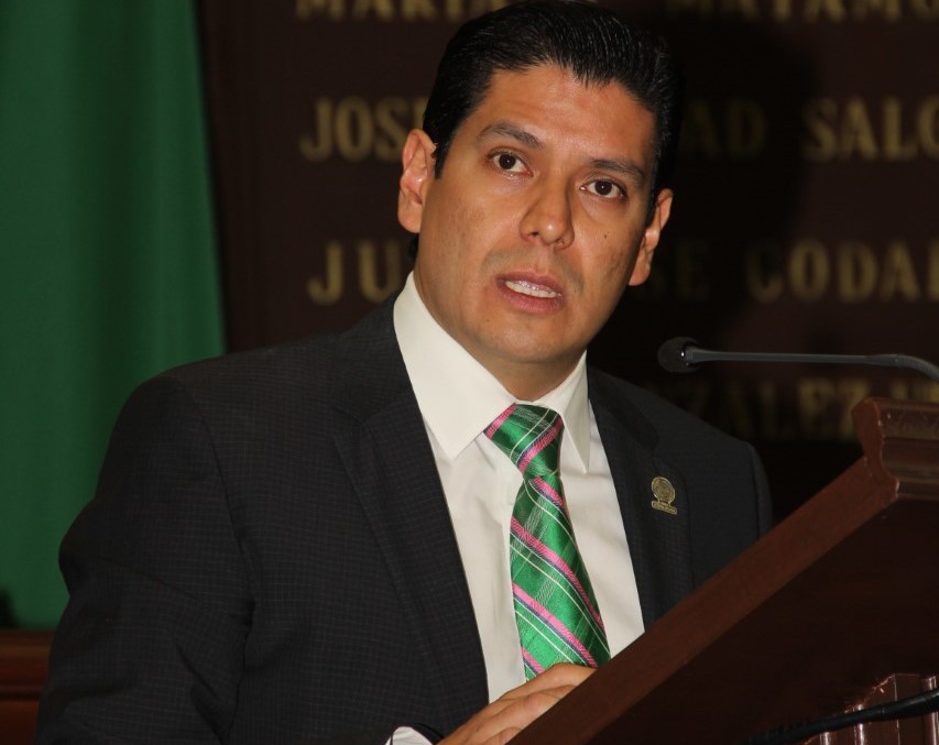 Ernesto Núñez propone dar vida al Parlamento Juvenil