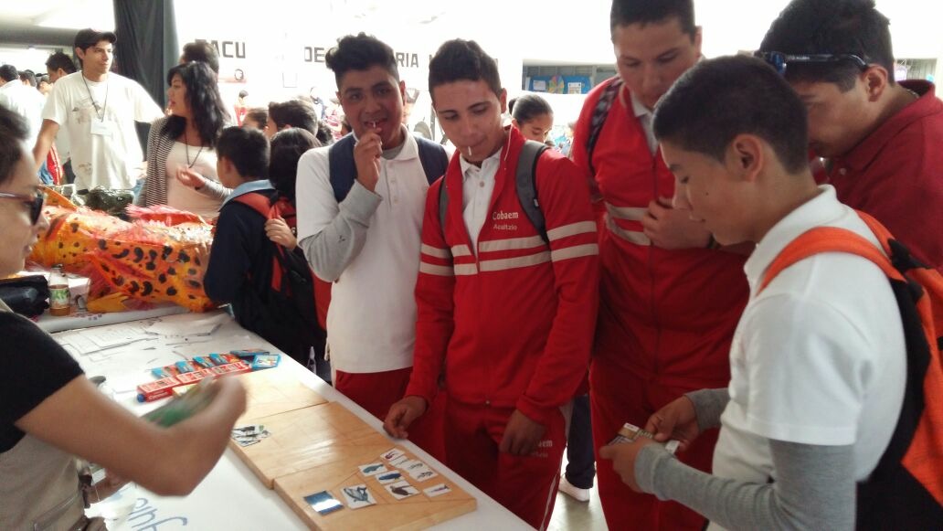 Tianguis de la Ciencia en el plantel Acuitzio del Cobaem