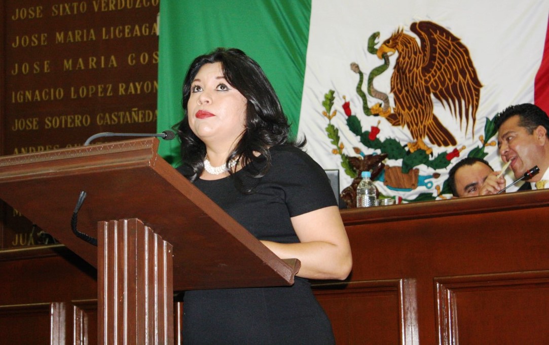 Diputada Brenda Fraga Gutiérrez va contra pelea de gallos