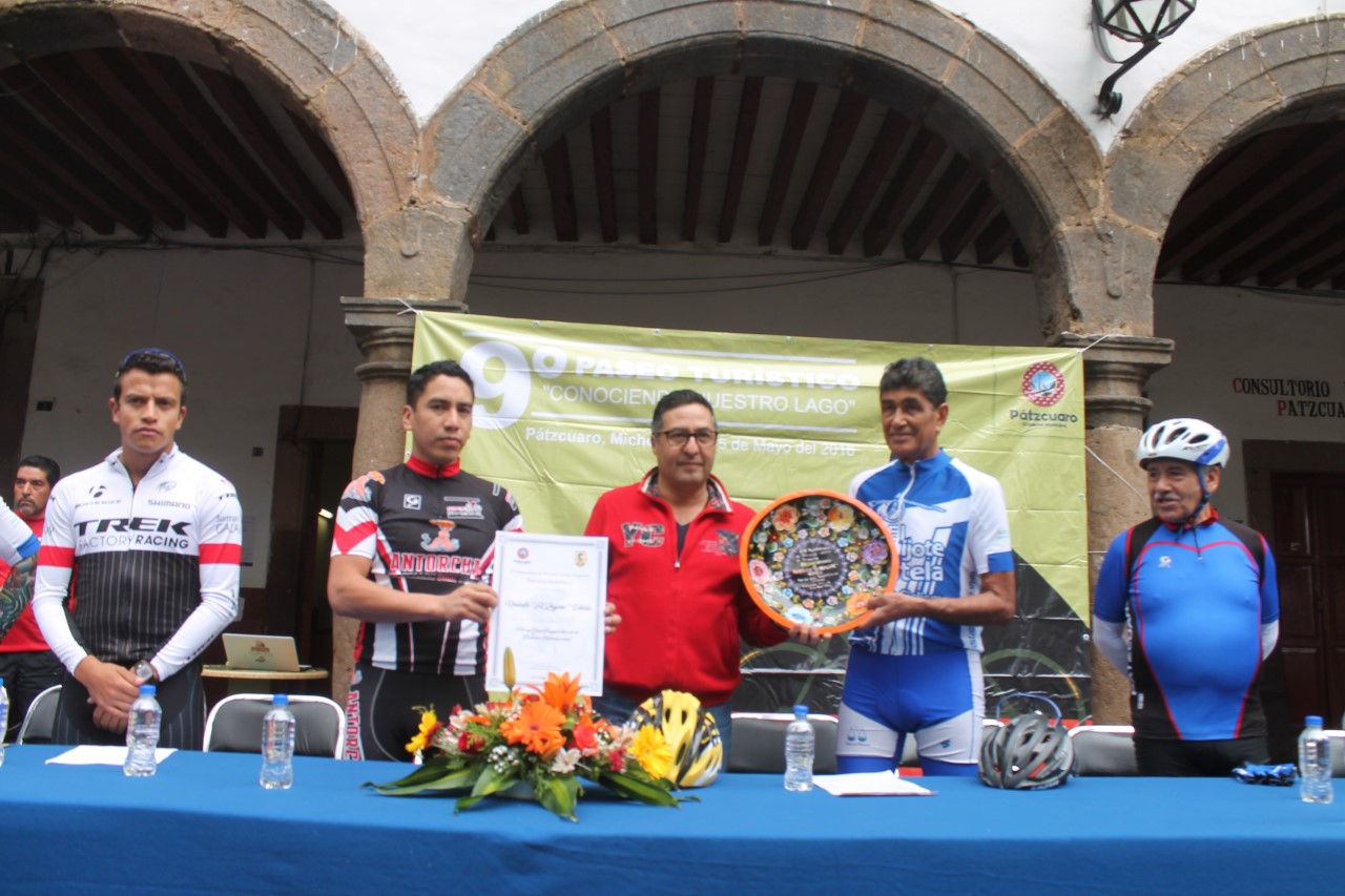 Gobierno de Pátzcuaro da banderazo de Paseo Ciclista