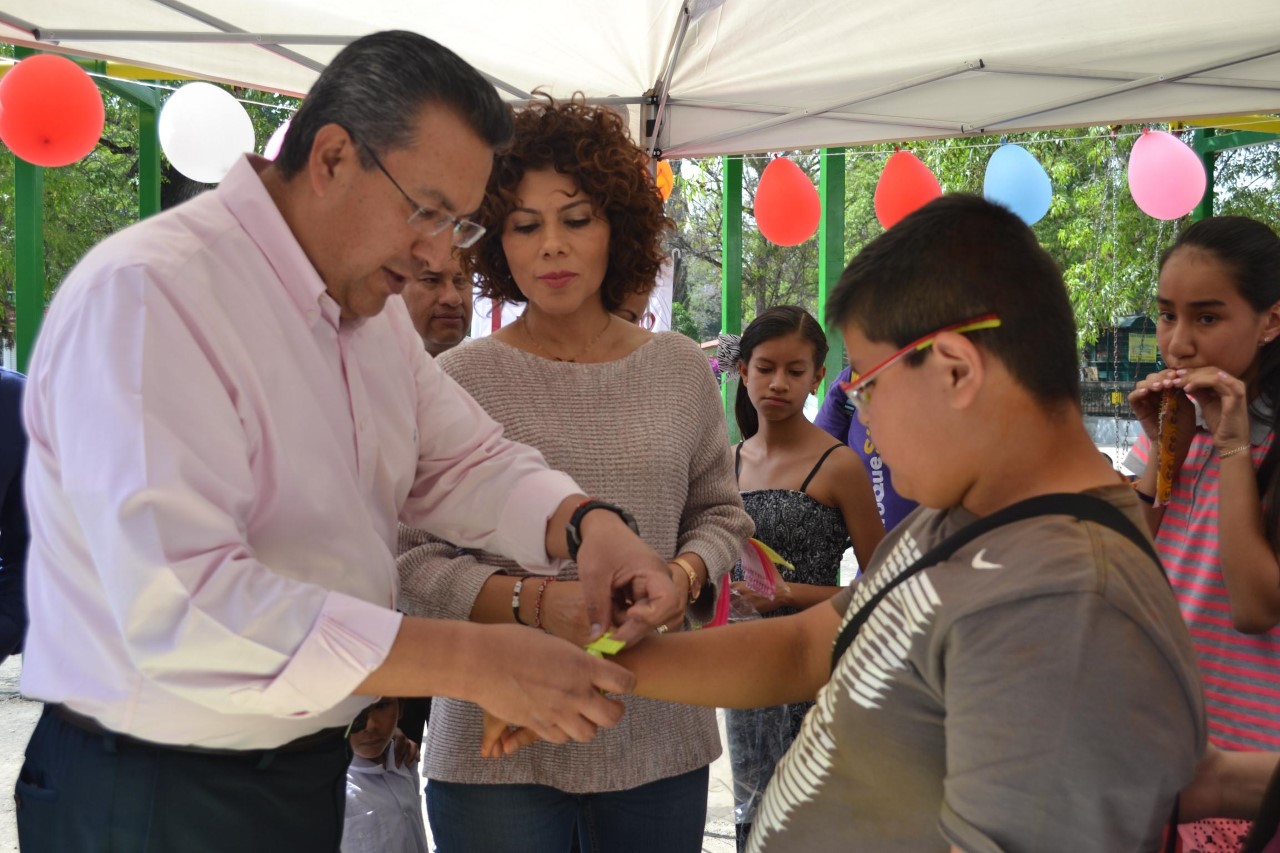 Niños felices, se convertirán en adultos generosos y fuertes: Wilfrido Lázaro
