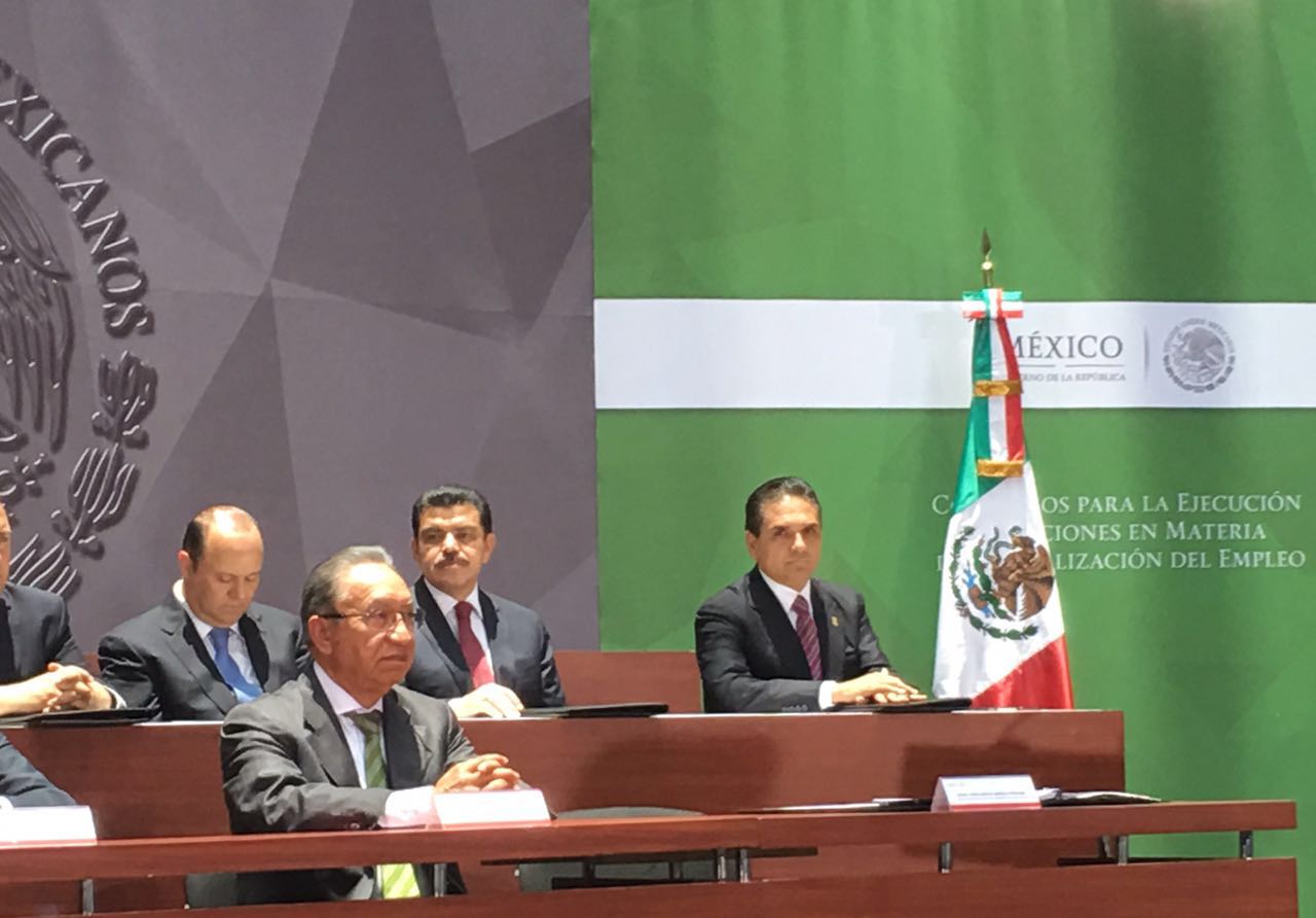 Signa Silvano Aureoles convenio para formalizar empleo en Michoacán
