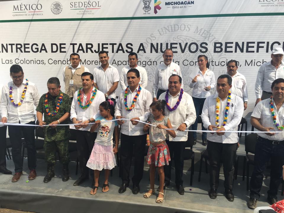LICONSA Entrega tarjetas a nuevos beneficiarios en Apatzingán
