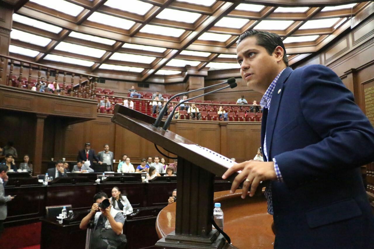 80 por ciento de las compras de gobierno a empresarios locales, propone Daniel Moncada.