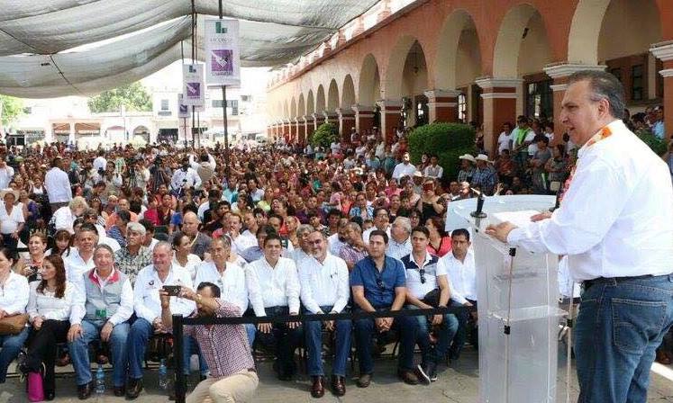 Gobierno de Apatzingán y LICONSA firman convenio