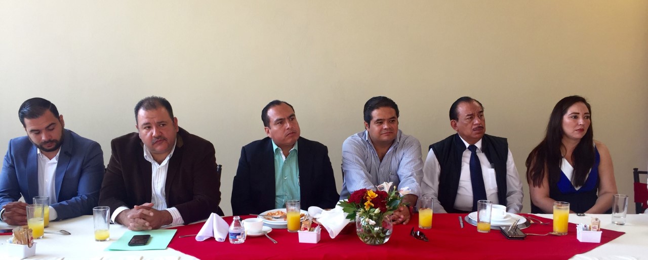 Se reúnen enlace del gobierno federal con notarios d ela región Zamora