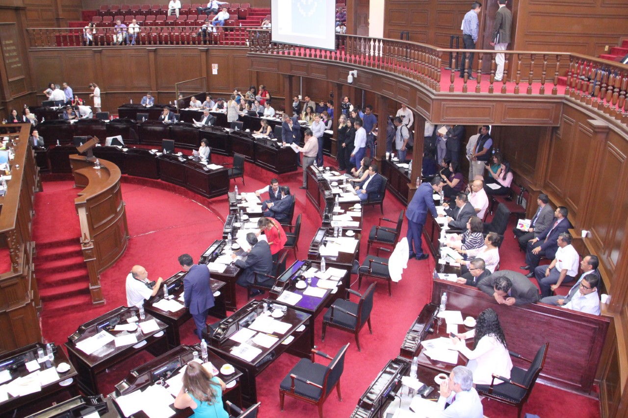 Escuelas indígenas recibirán Medalla Mérito Docente 2016