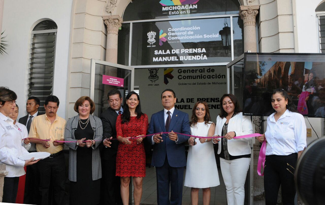 Reinaugura Gobernador Sala de Prensa «Manuel Buendía»