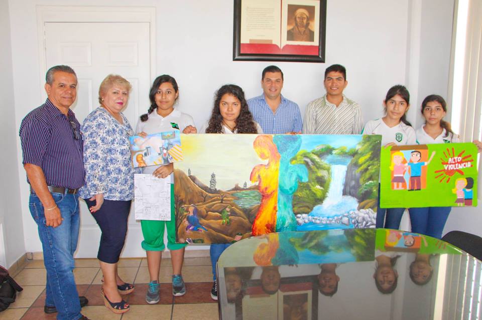 Participan alumnos de Apatzingán en concurso de dibujo internacional