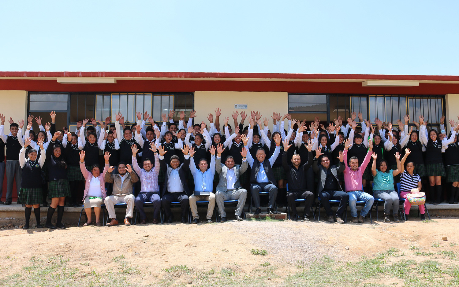 Se gestionarán becas para alumnos y egresados del Telebachillerato