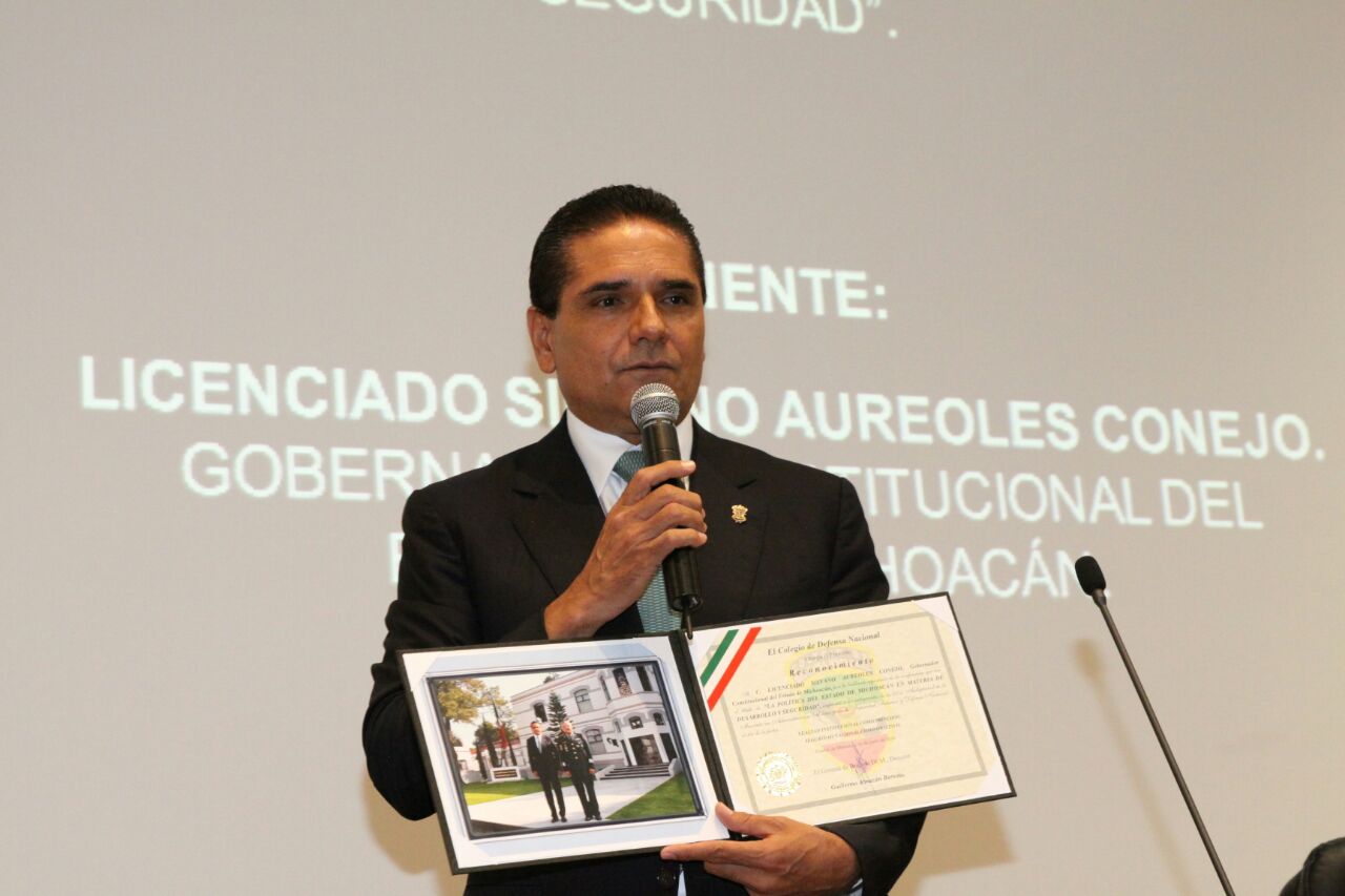 Comparte Silvano Aureoles políticas de desarrollo en Colegio de Defensa Nacional