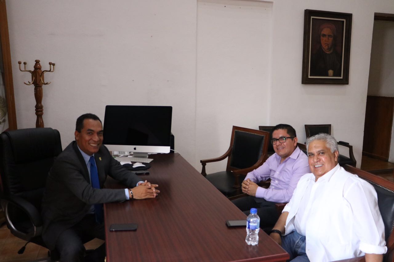 Recibe Adrián López a dirigente del SUEUM