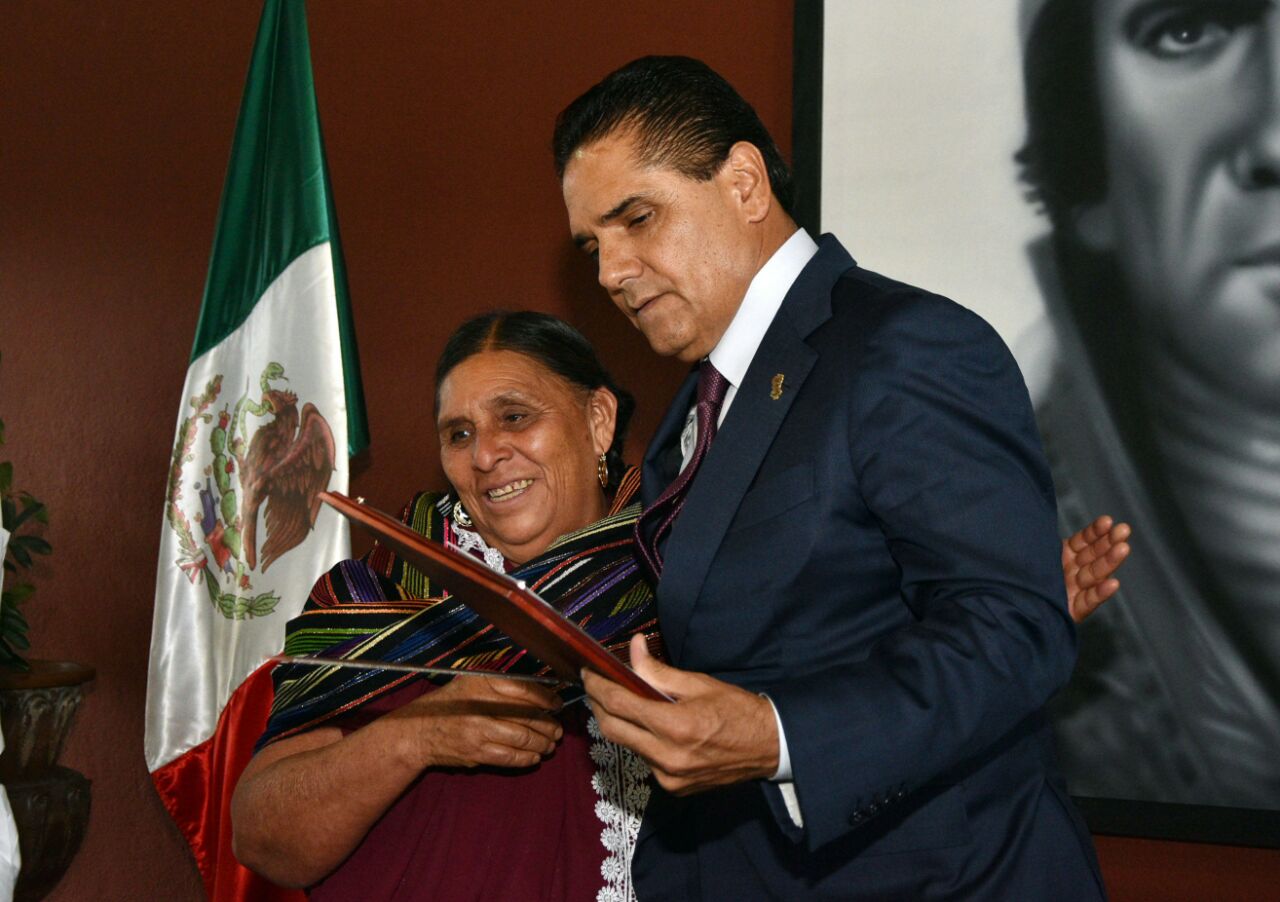 Reconoce Gobernador a artesanos ganadores del Gran Premio Nacional de Arte Popular 2016