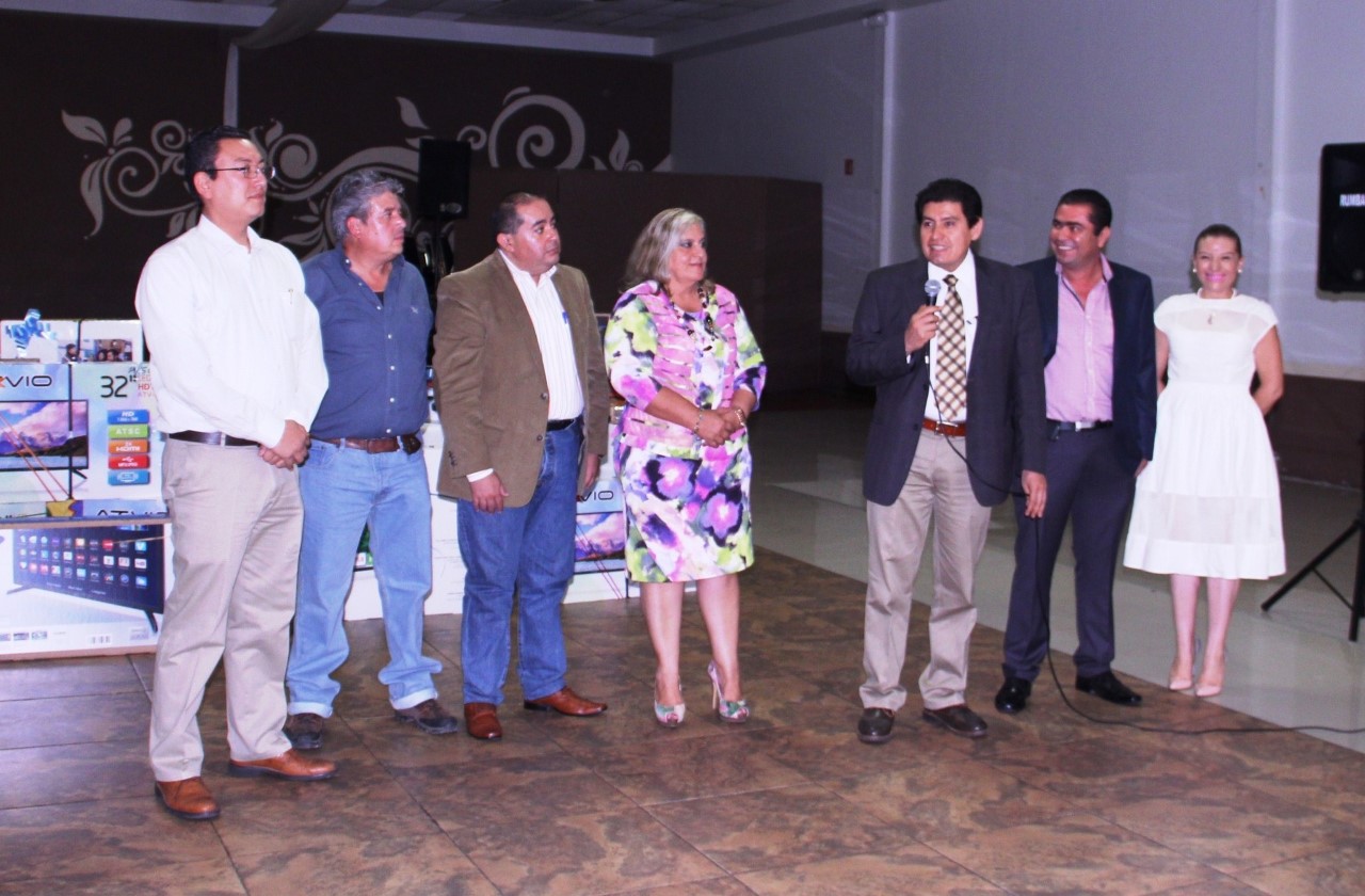 Festejan el Día del Padre a los trabajadores del Congreso