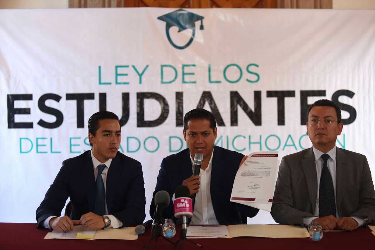 Daniel Moncada y Legislamex presentan Ley de Estudiantes