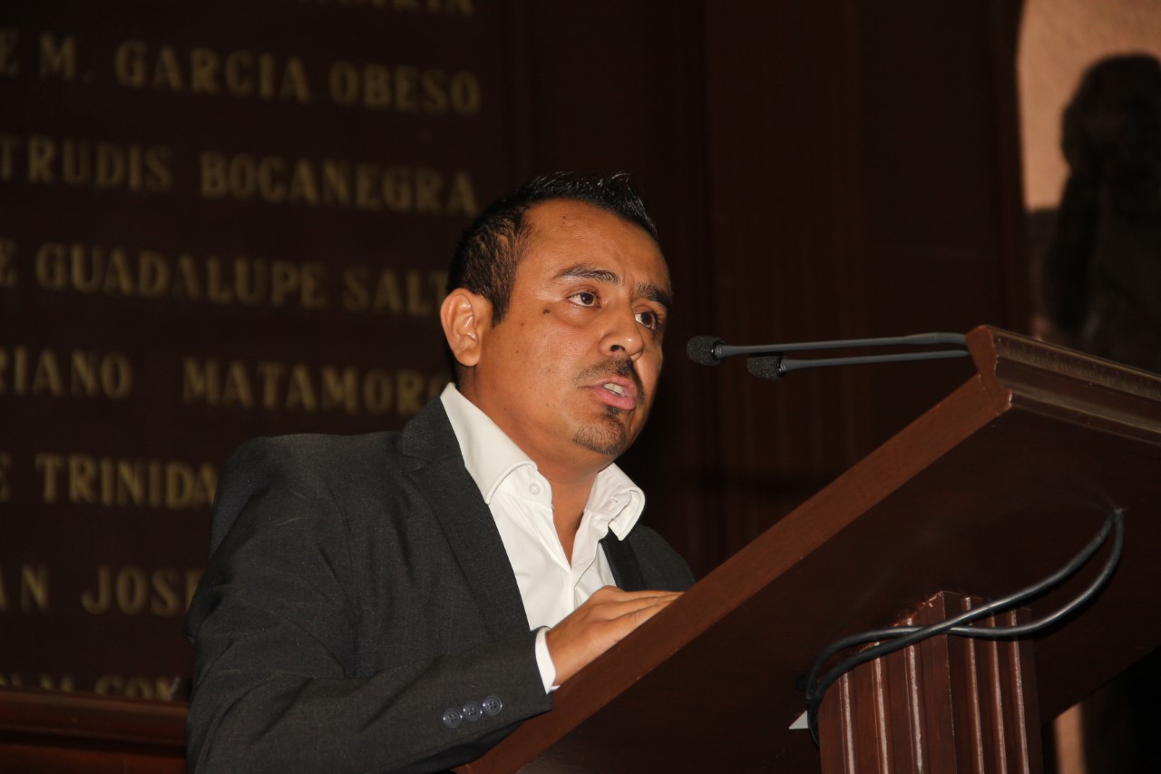 Enrique Zepeda propone sancionar a servidores públicos groseros
