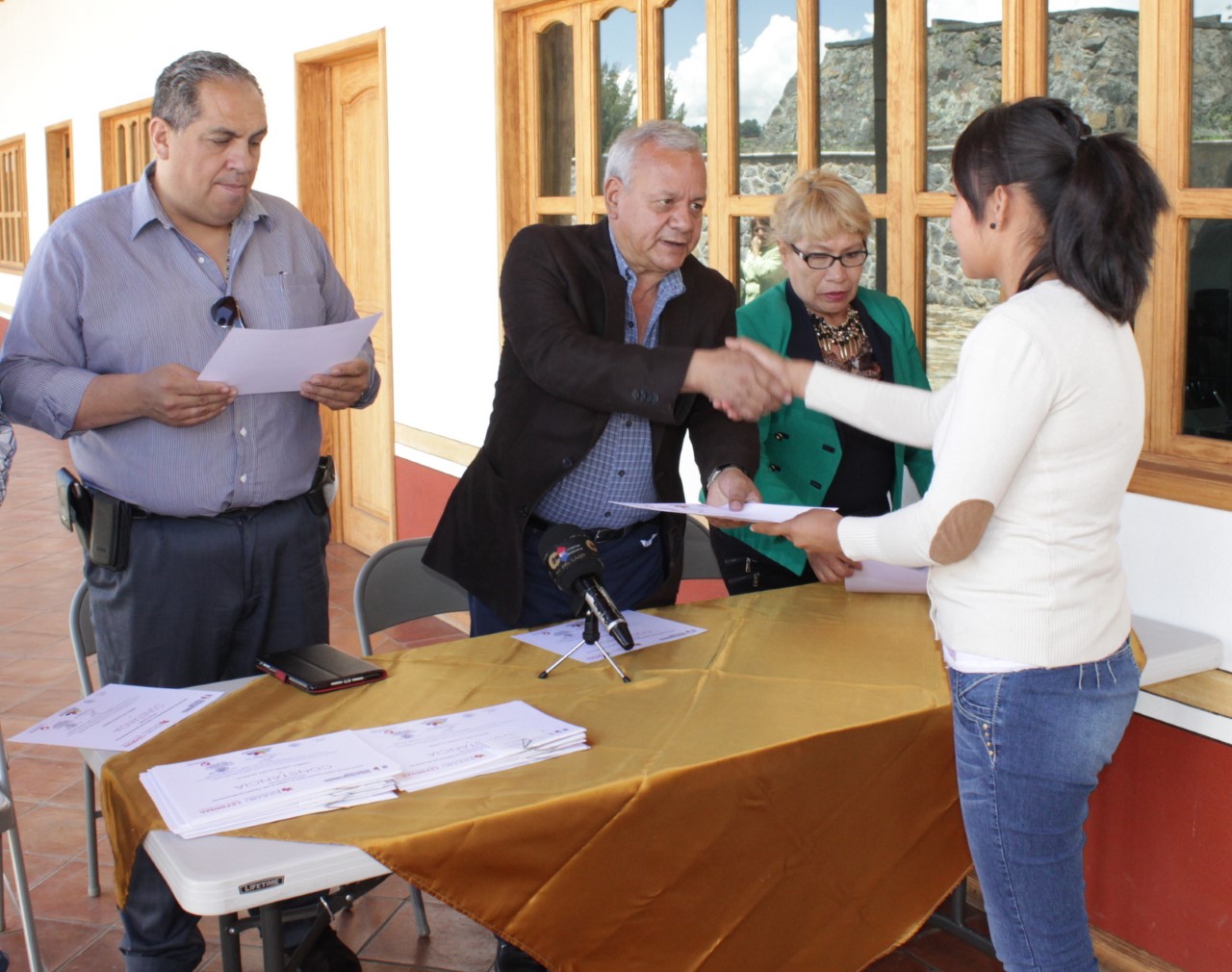 Entregan Certificados en el Centro de Desarrollo de Eréndira en Pátzcuaro