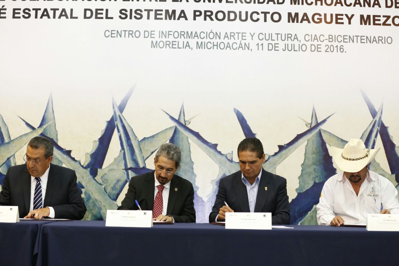 Anuncia Gobernador programa de apoyo a mezcaleros michoacanos