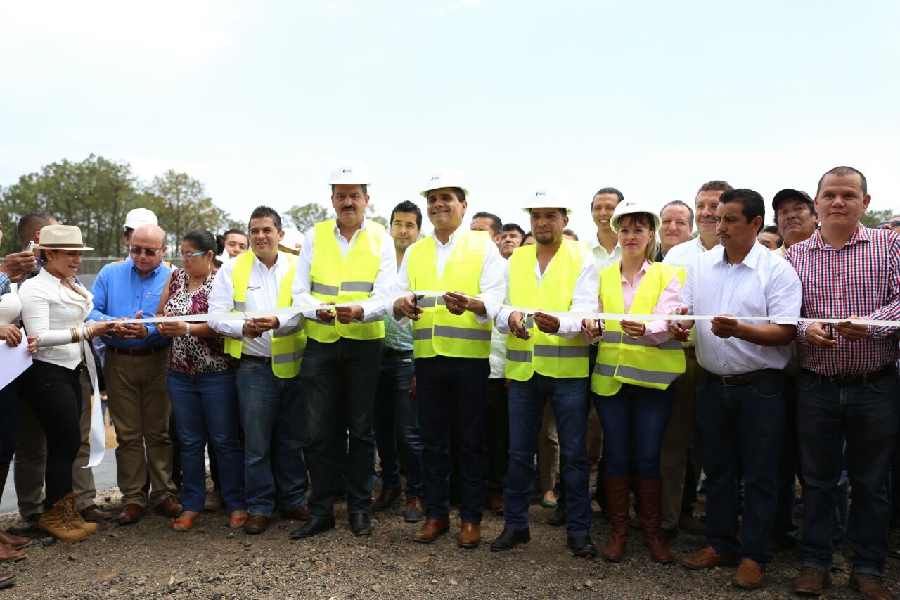 Entrega Gobernador primer relleno sanitario intermunicipal en Ziracuaretiro