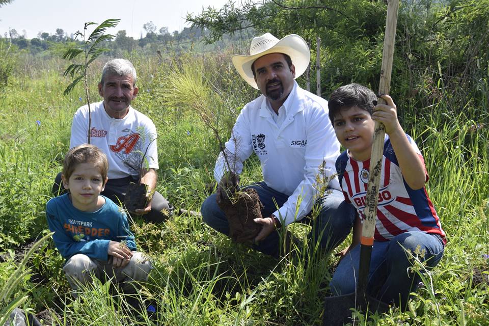 Alcalde de Ixtlán se suma al programa Un árbol Por la Vida que Impulsa Pascual Sigala