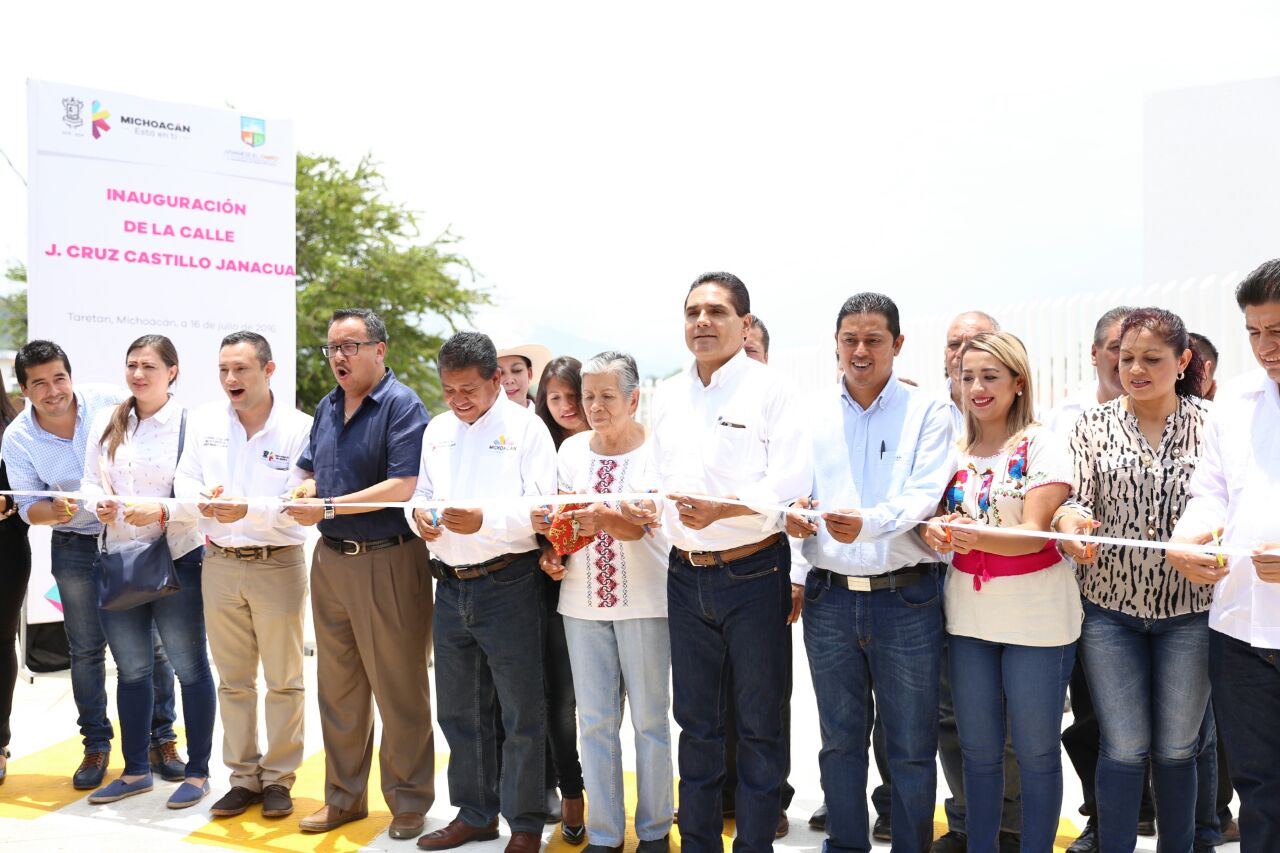 Inaugura Gobernador Centro de Salud Rural de Taretan