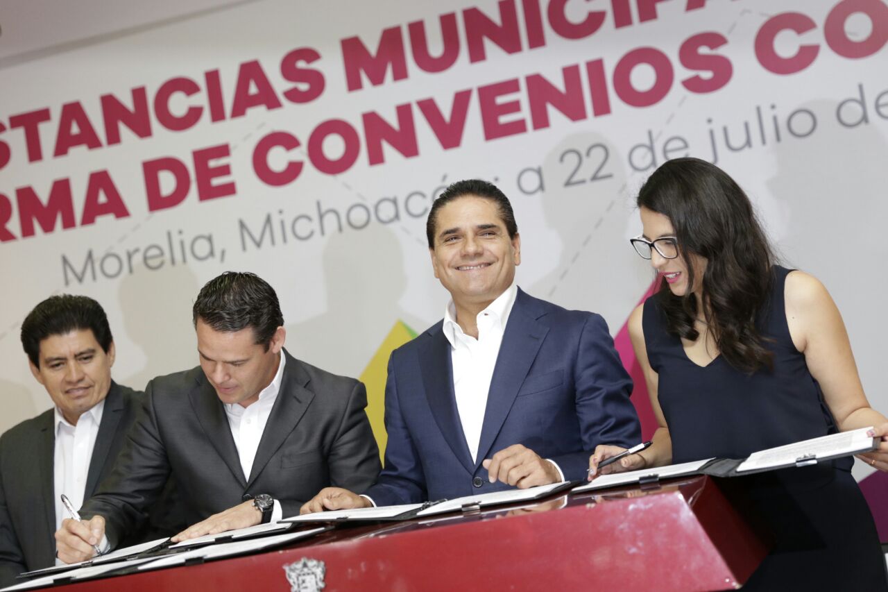 Jóvenes y mujeres son centro de la política pública en Michoacán: Silvano Aureoles