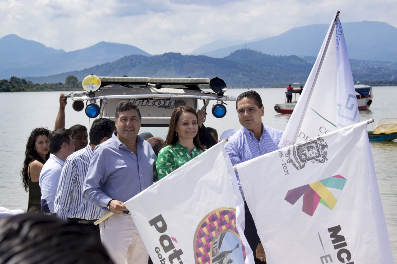 Gobernador Inauguró tirolesa de Janitzio-Tecuena