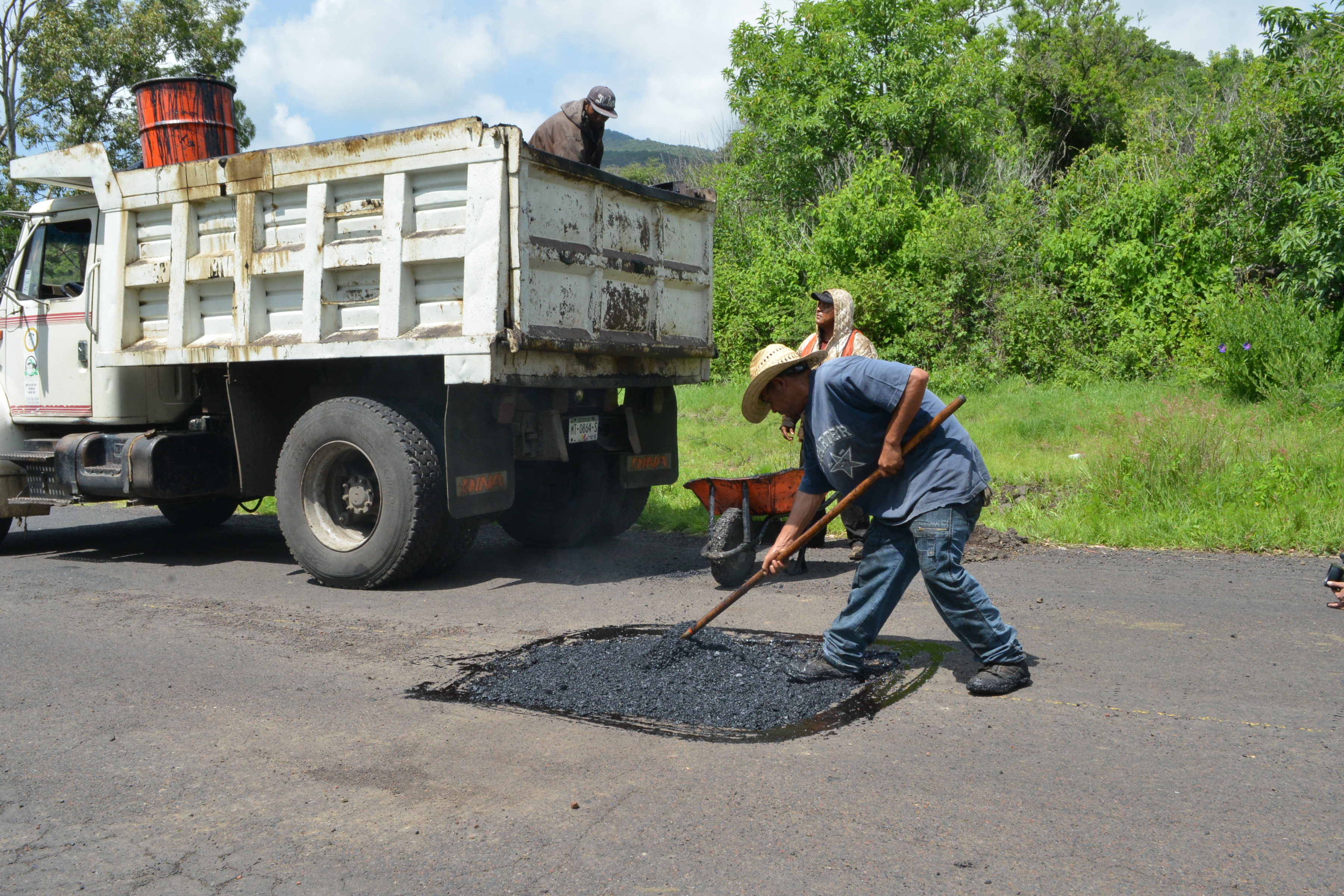 Gobierno Municipal repará vialidades que conectan a comunidades de Morelia
