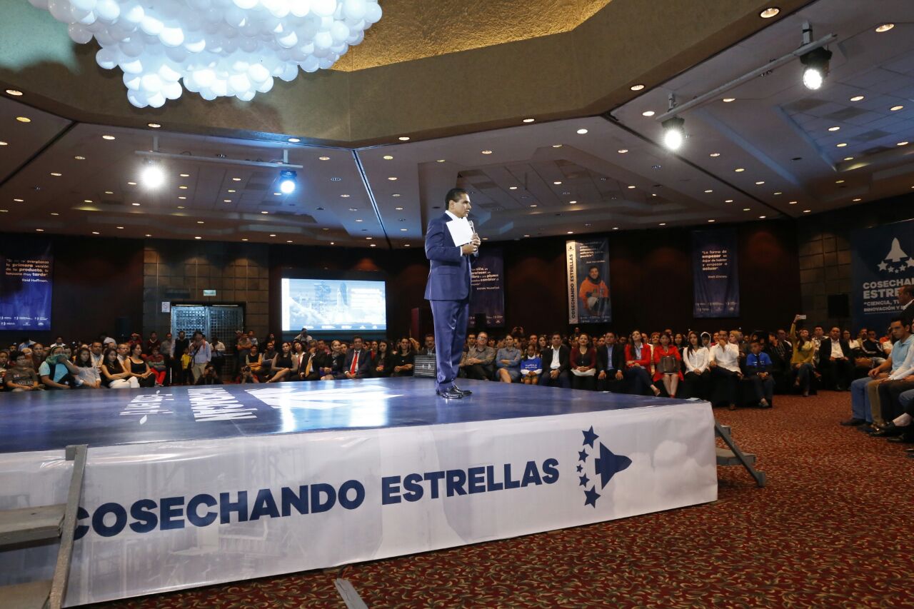 Anuncia Gobernador programa de motivación a niñez y juventud michoacanas