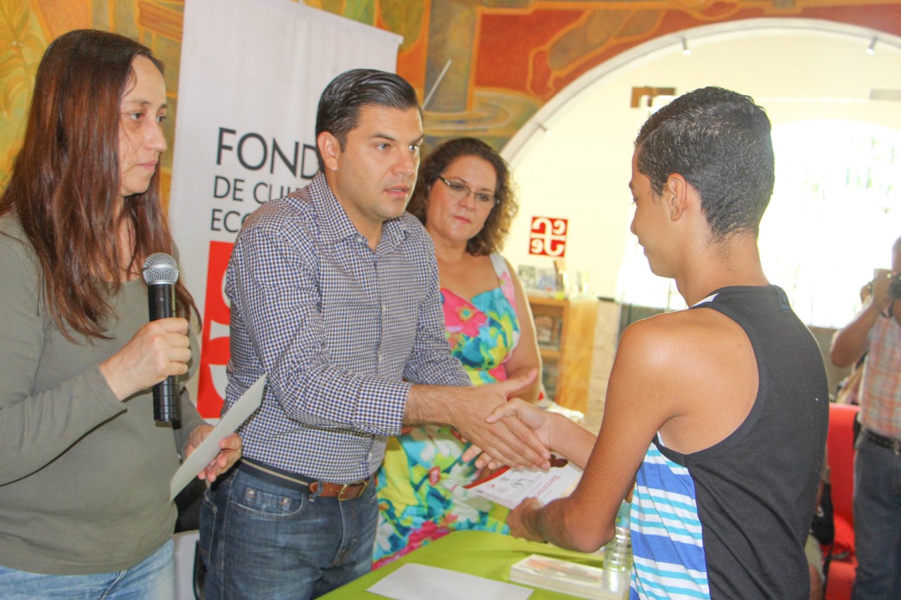 Financiará Ayuntamiento de Apatzingán, edición de novela donde participa el FCE y el escritor Jaime Mesa