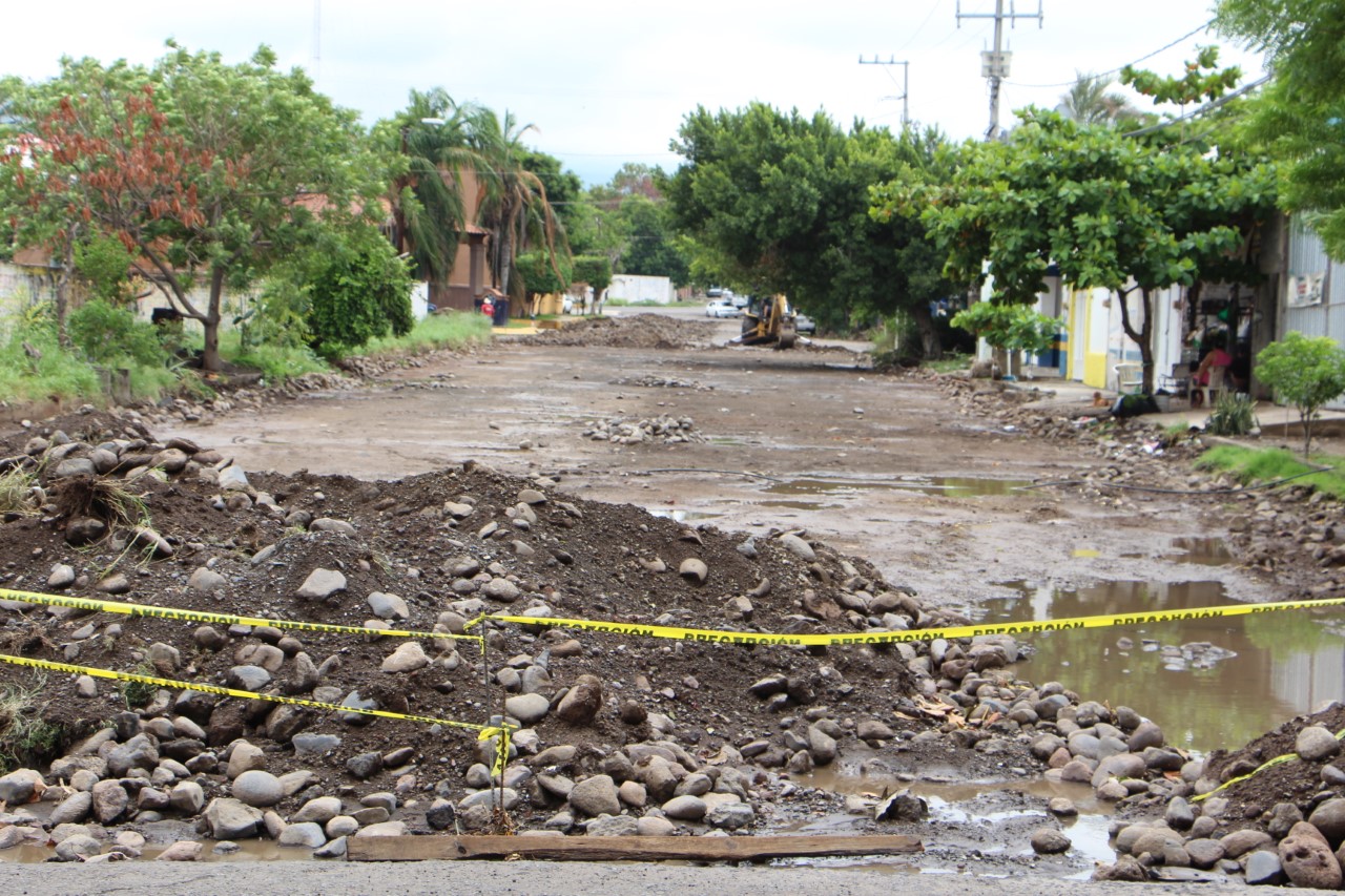 Inicia construcción de pavimento hidráulico en Apatzingán