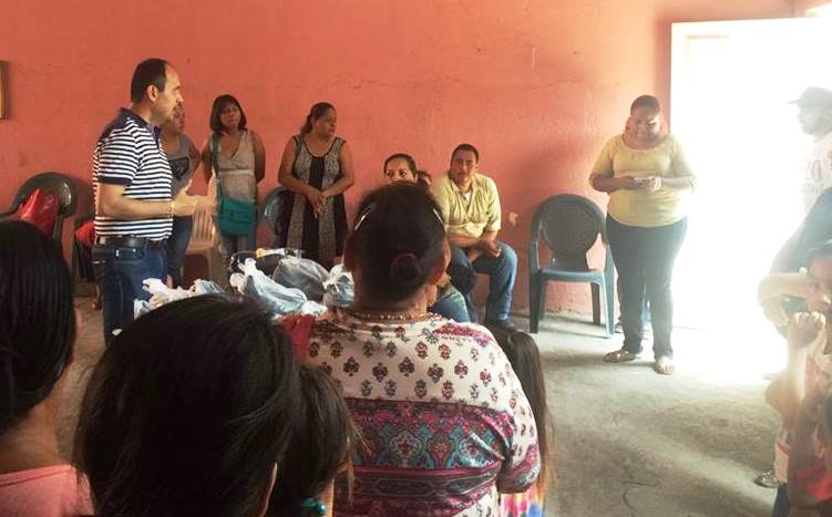 Antonio Cruz Lucatero, libera apoyos a infantes ante el regreso a clases