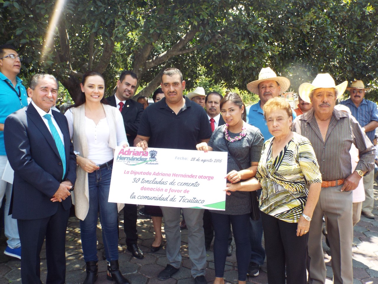 Cuando todos aportamos algo, hay más progreso: Adriana Hernández