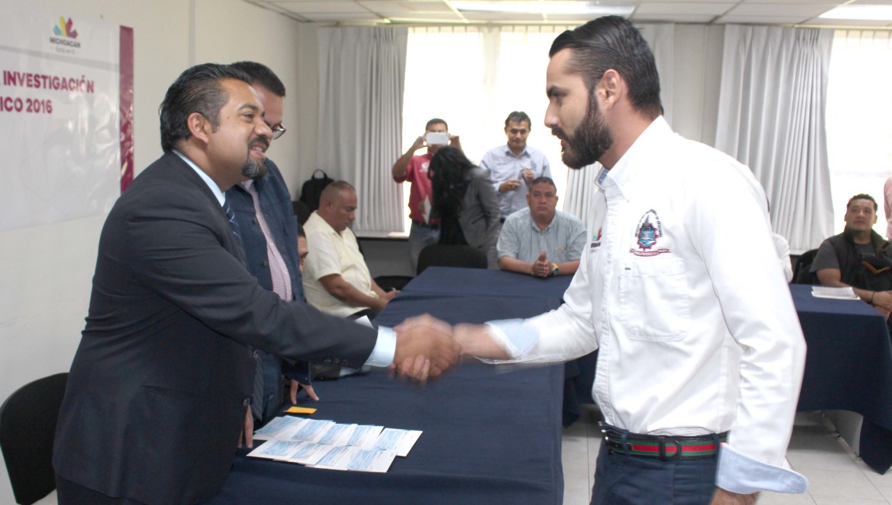 Entrega SICDET 600 mil pesos de Becas Delfín