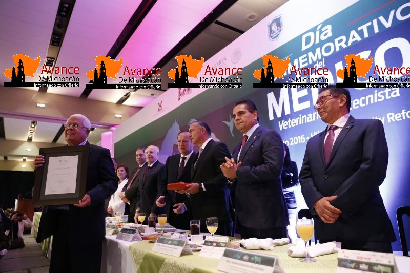 Asiste Gobernador a conmemoración del Día del Médico Veterinario Zootecnista