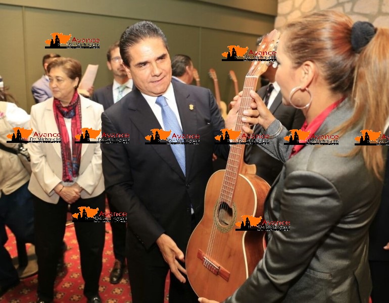 La cultura, único elemento para recuperar la identidad y tejido social: Silvano Aureoles