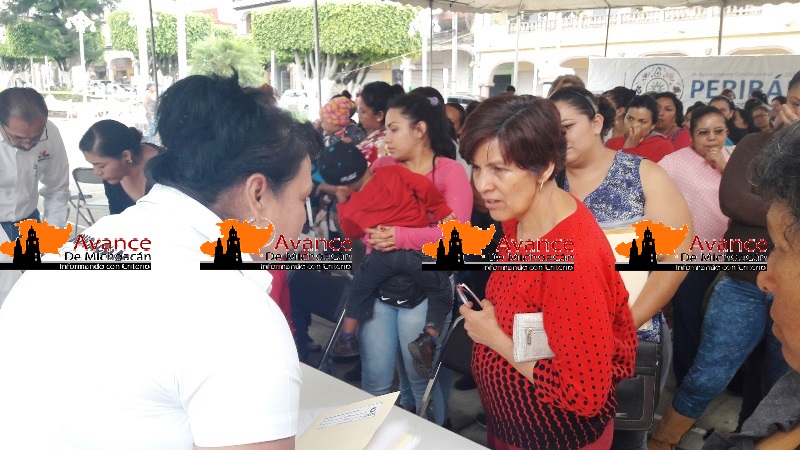 Entregan créditos de Palabra de Mujer en Peribán