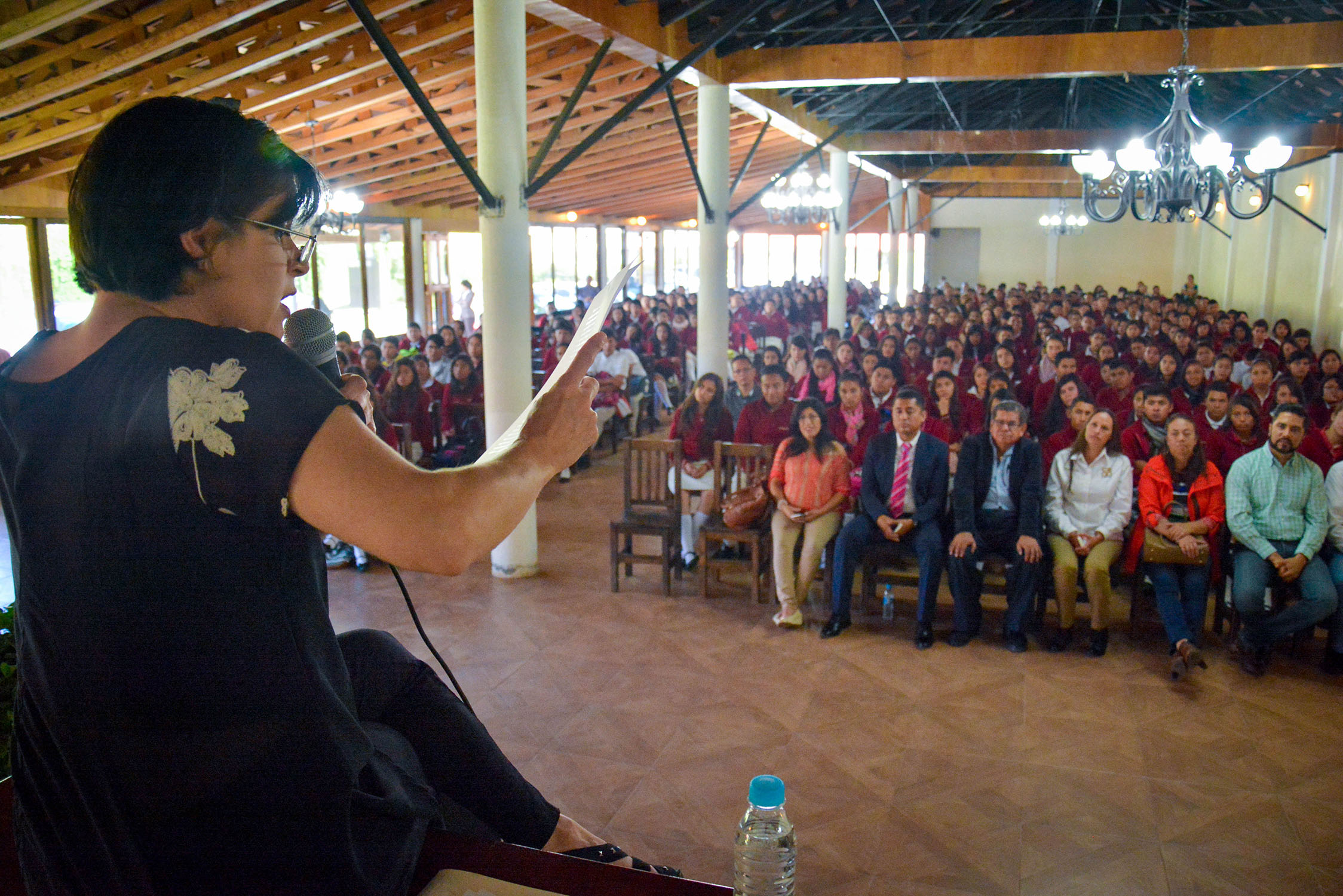 “Leo… luego existo” llega a la comunidad Cobaem del Oriente michoacano