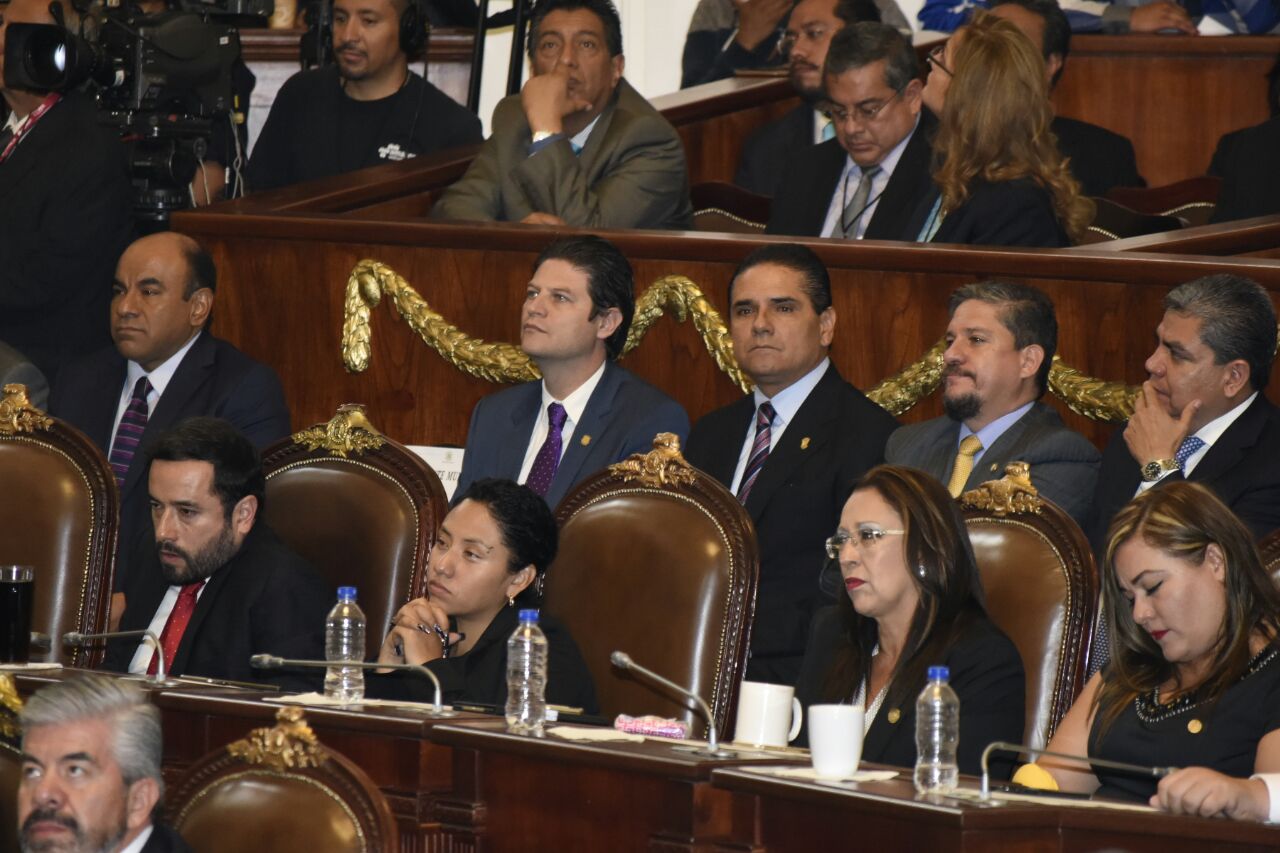 Asiste Silvano Aureoles a informe de Miguel Ángel Mancera