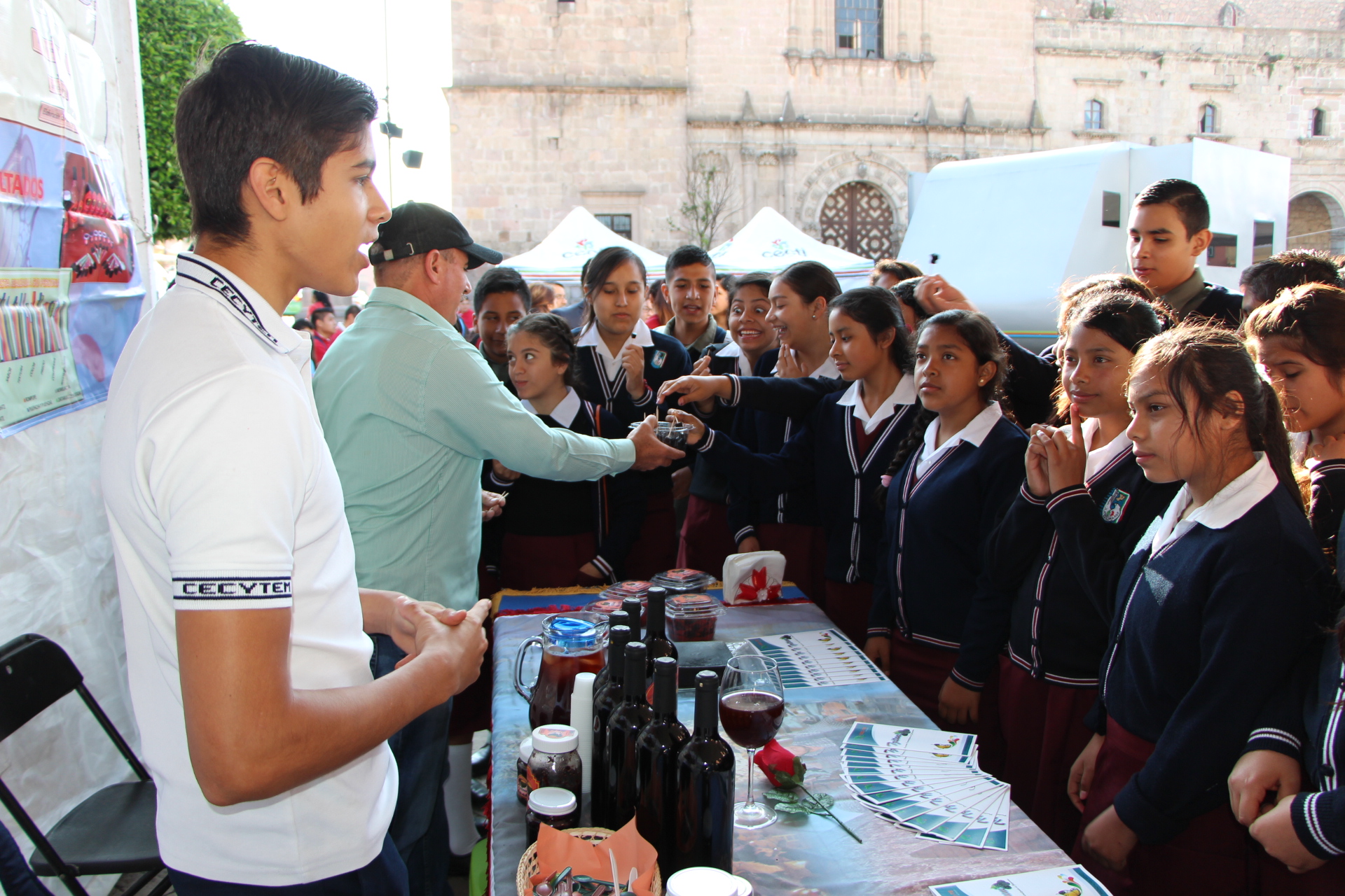 Estudiantes del CECyTEM destacan por su talento y creatividad