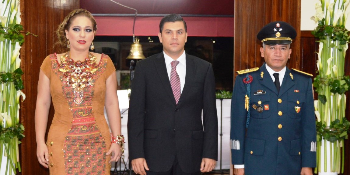 Cesar Chávez encabeza ceremonia del Grito de Independencia