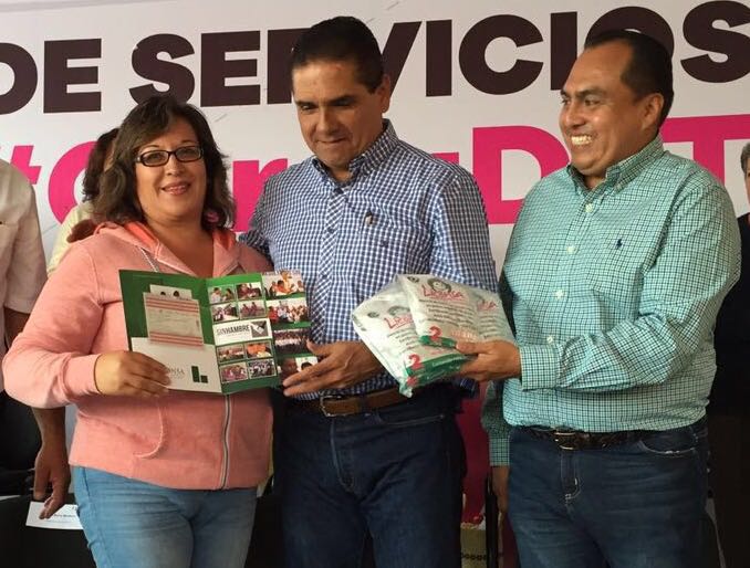 Entrega liconsa tarjetas a nuevos beneficiarios en el municipio de buenavista tomatlán