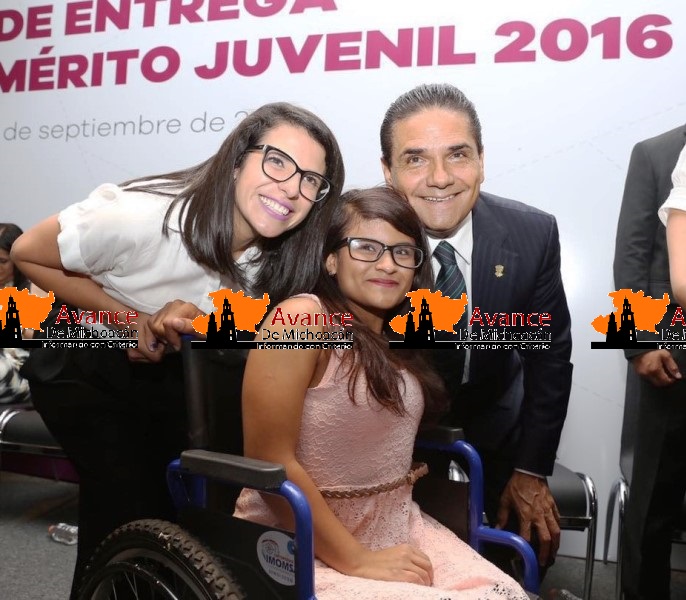 Entrega Gobernador Premio Estatal al Mérito Juvenil 2016