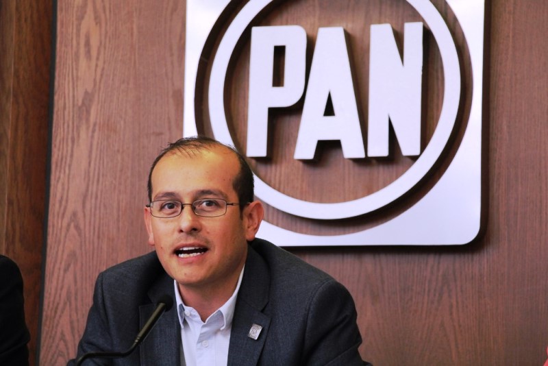 Gobierno estatal compromete becas académicas y no las paga: PAN