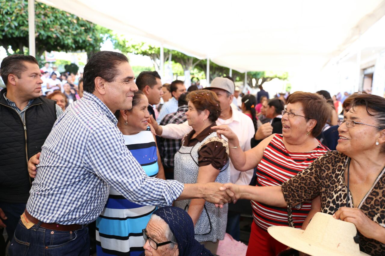 Todo nuestro esfuerzo para ayudar a los que menos tienen: Silvano Aureoles