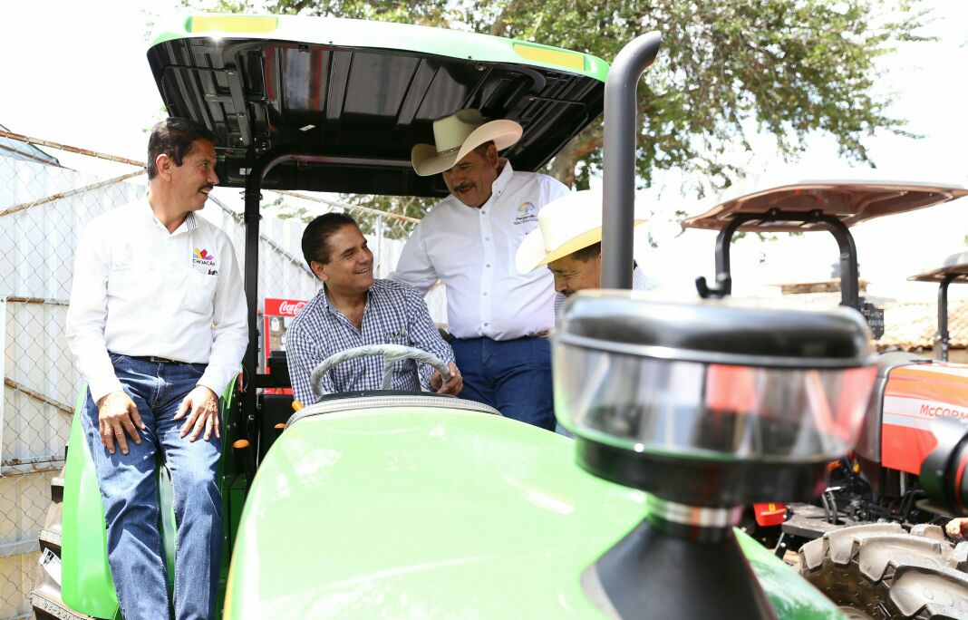 Gobernador entrega apoyos e inaugura obras en Penjamillo