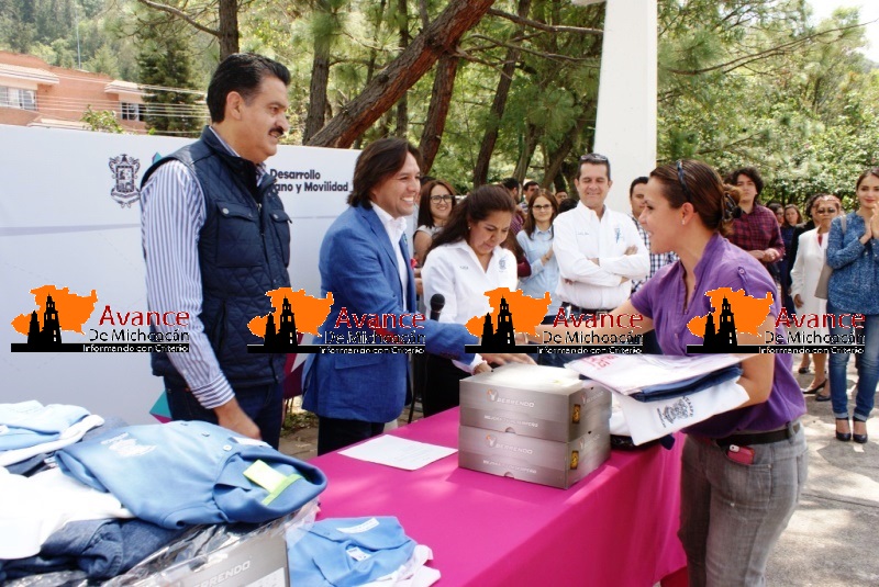 Sedetum y Semarnacc entregan uniformes a personal sindicalizado