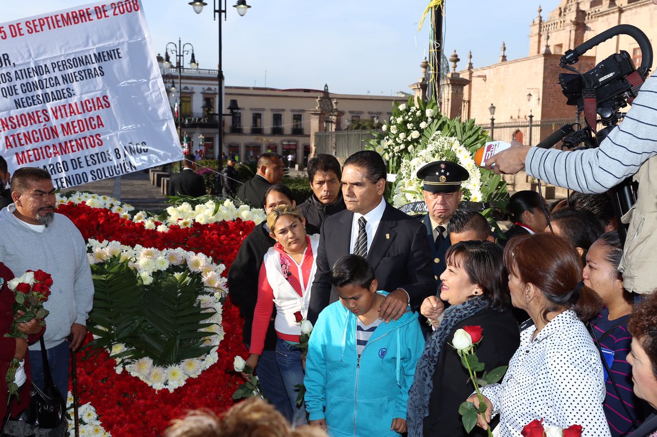 Atiende Gobernador de Michoacán a víctimas y familiares de los sucesos de 2008