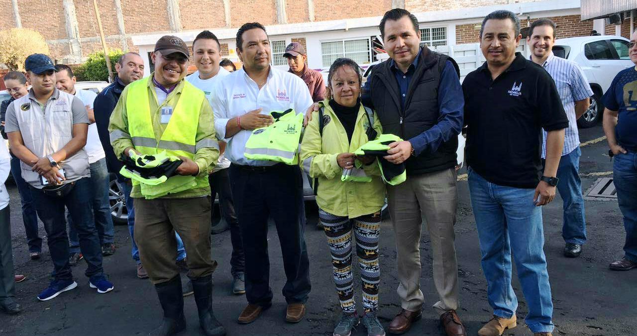 Gobierno de Morelia entrega uniformes a trabajadores de la Dirección de Residuos Sólidos